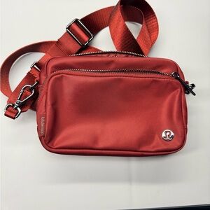 Lululemon Everywhere Crossbody Bag 2L Adjustable Strap + Zipper Rockwood Color